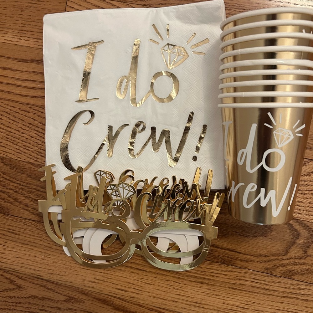 I Do Crew' Bachelorette Party Supplies Set - 5 cups, 5 eyeglasses, 15 napkins.